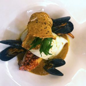 “Cacciucchetto”  arrostito alla Livornese – chef  Marco Paperini e Lorenzo Giacone Hotel i Ginepri – Marina di Castagneto Carducci  (LI)