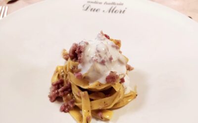 Tagliatelle fatte in casa con ragù di salsiccia e pino mugo